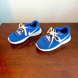 Nike toddler/youth 12 sneaker